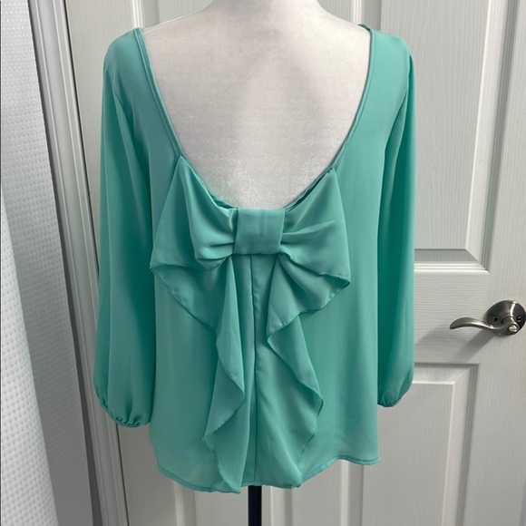 Lovely Day Tops - Boutique Lovely Day Blouse Sea Foam Green 3/4 Sleeve Has Beautiful Bow Detail